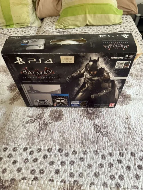 PLAYSTATION 4 ÉDITION BATMAN ARKHAM KNIGHT