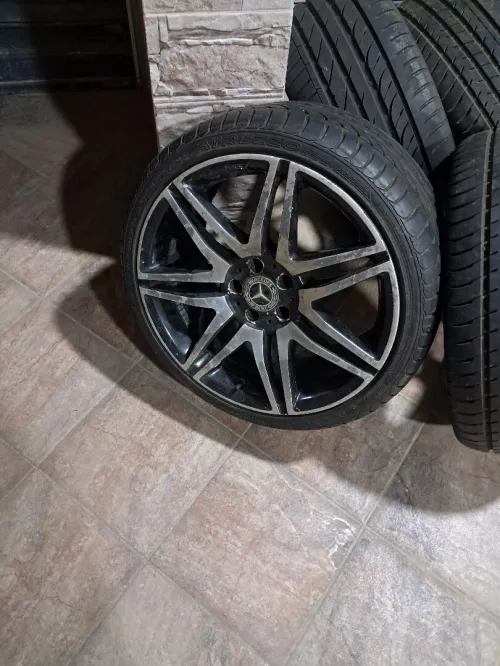 Jantes 19 '' mercedes original avec deux roux de secours