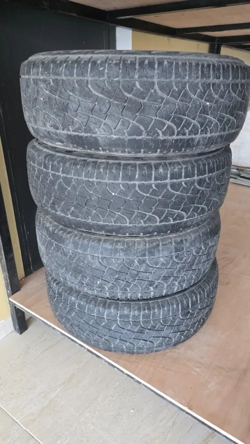 Jeu de pneu 265/65R17