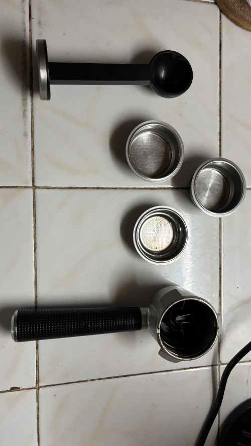 Krups Virtuoso+, Machine expresso manuelle, Café à pompe, Café moulu ou dosettes, 15 bars, Inox, Buse vapeur, Espresso et cappuccino, Noire, XP444G10, Noir