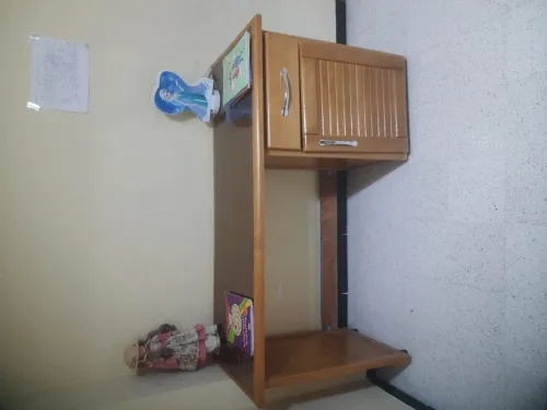Bureau en bois dure. hêtre.