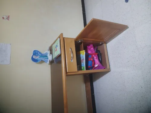 Bureau en bois dure. hêtre.