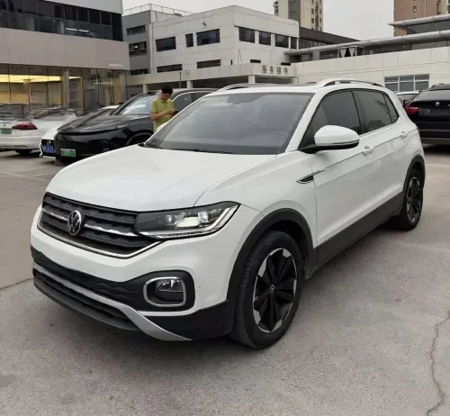 Volkswagen Tacqua 2023 200TSI DSG Connect Edition