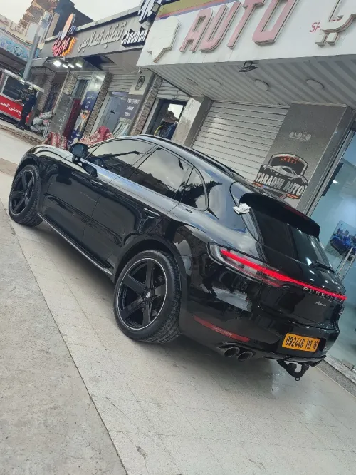 Porsche Macan 2019 GTS full black
