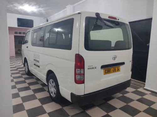 Toyota Hiace 15 place 2016 Mini bus