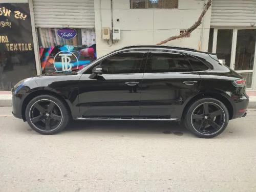 Porsche Macan 2019 GTS full black