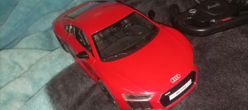 Miniature Audi R8 V10 et GS bmw 1200 ADV