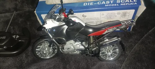 Miniature Audi R8 V10 et GS bmw 1200 ADV