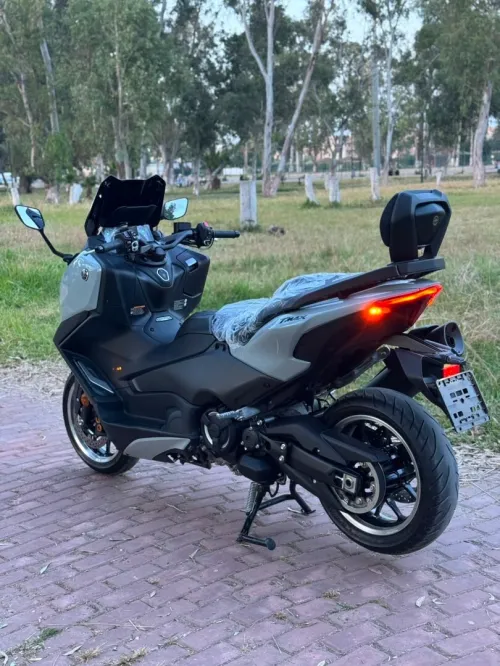 Yamaha TMAX 563 TECHMAX 2025