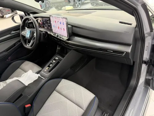 Volkswagen Golf 8 2025 Pro R-line