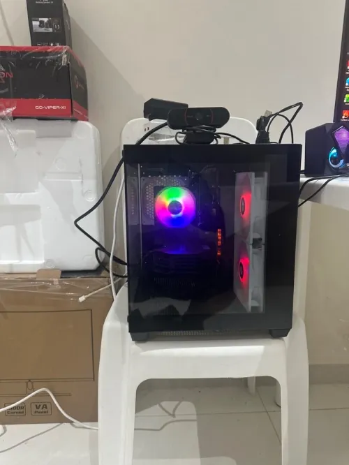 Pc : i5 6600 + rx580 8gb + 1 tb SSD + 16gb ram Ecran: z edge 27 pouce - 180hz - 1ms - incurvé