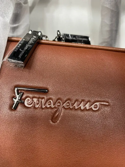 Cartable en cuir véritable SALVADOR FERRAGAMO