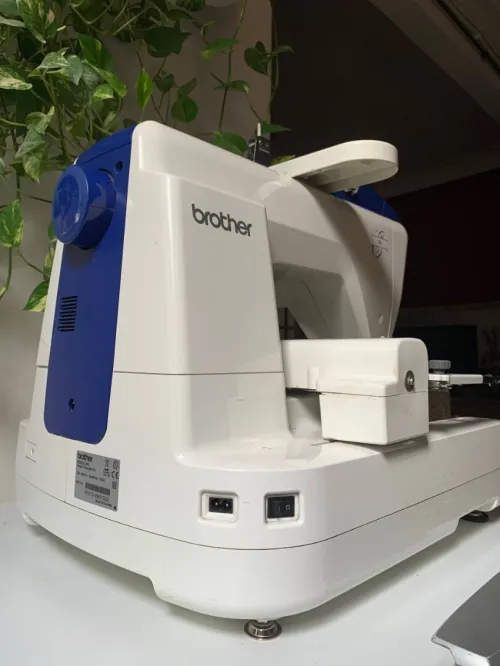 Machine de broderie BROTHER VR 