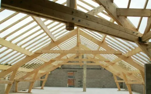 La carpenter en boi- wood building structures -هياكل البناء الخشبية