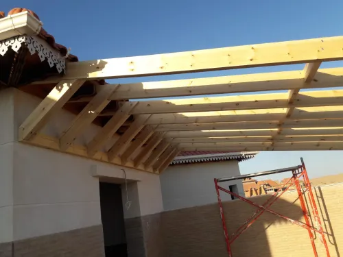 La carpenter en boi- wood building structures -هياكل البناء الخشبية
