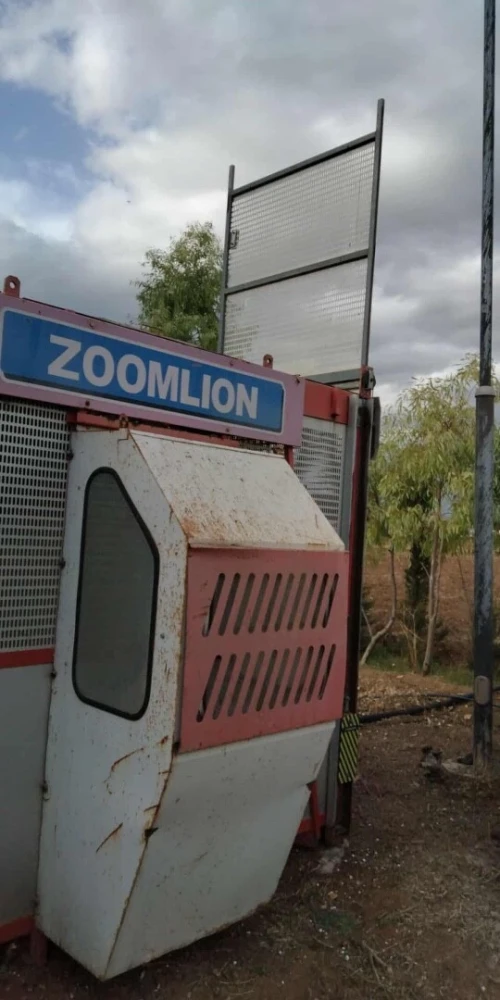 Monte charge Zoomliom