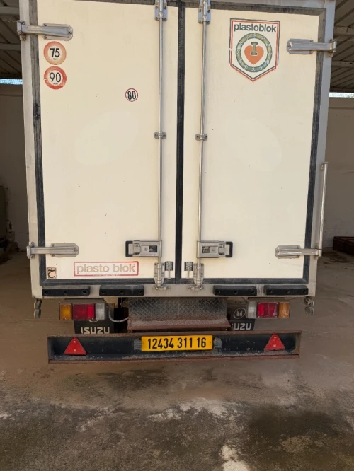 Isuzu Camion Frigo 2011