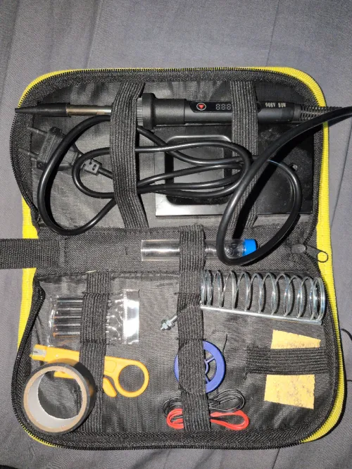 soldering iron kit / kit de fer à souder