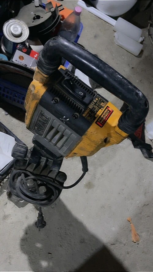 Marteau piqueur dewalt 1600w