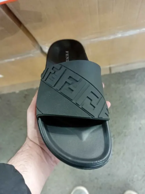 Claquettes fendi