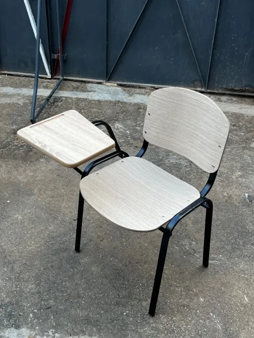 Chaise avec tablette 