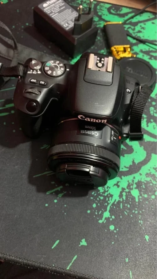Canon 200d Avec 2 objective