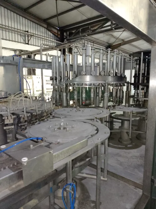 Ligne de production de production d'eau minérale 0.5L automatique et complète