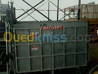 LOCATION MONTE CHARGE INDUST BATIVERT