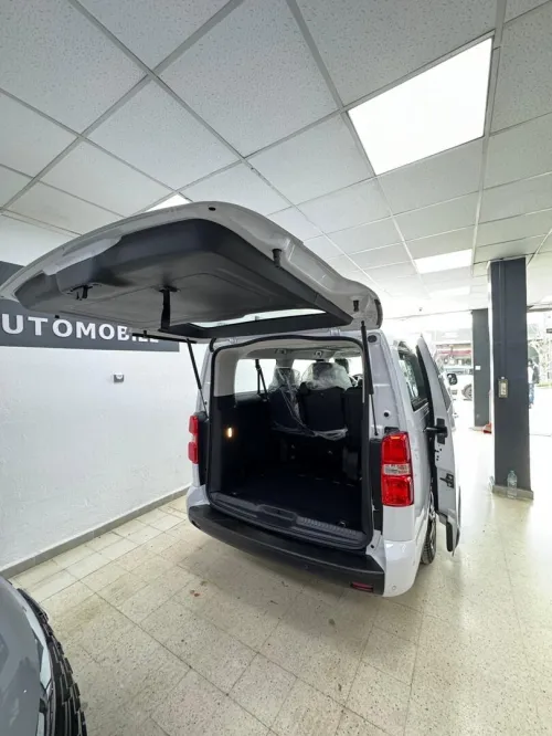 Peugeot Traveller 2026 VIP