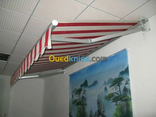 tinda et bâche et panneau publicitaire