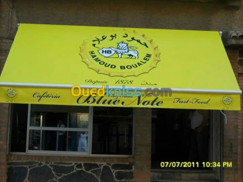 tinda et bâche et panneau publicitaire