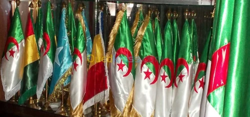 Commerces les drapeaux algerien 