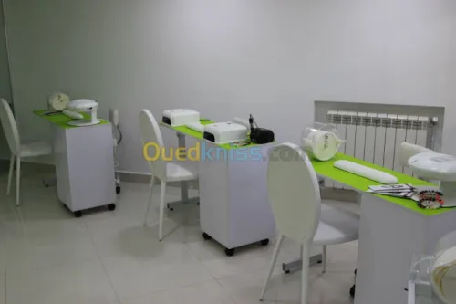 Coiffure , esthétique et onglerie