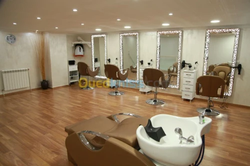 Coiffure , esthétique et onglerie