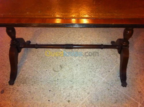 Table basse style anglais dessus cuir