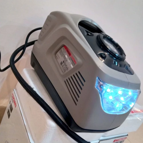 COMPRESSEUR AUTO CROWN 36066 État neuf sous emballage   Utiliser juste quelques fois. compréseur