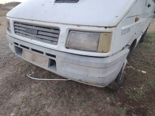 Iveco pour pièces vitré 18 places