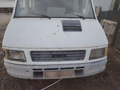 Iveco pour pièces vitré 18 places
