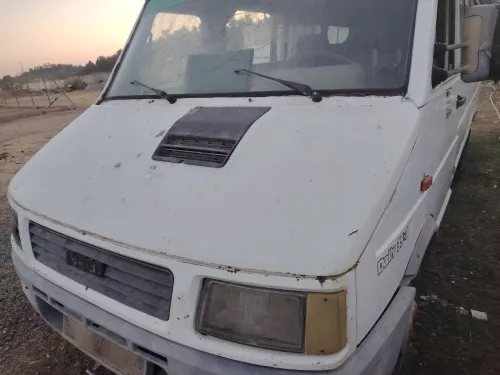 Iveco pour pièces vitré 18 places