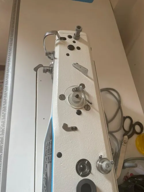 Machine a coudre industrielle 