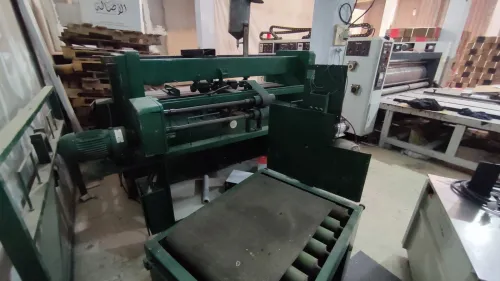Machine colleuse carton 