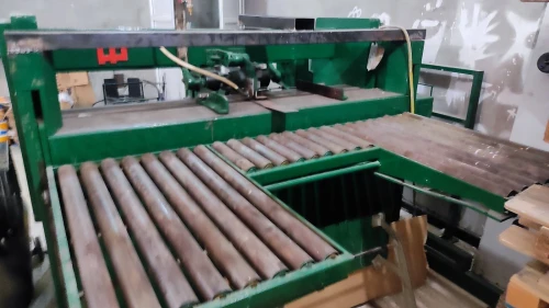 Machine colleuse carton 