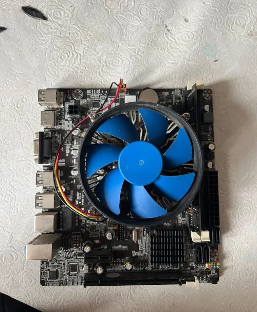 Carte mere h61 +i3 3240 + pièces pc