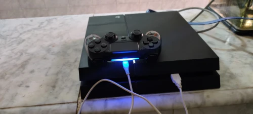 Playstation 4 flaché 9.00 (1000GB SSD) 2 manette + 18 Jeux