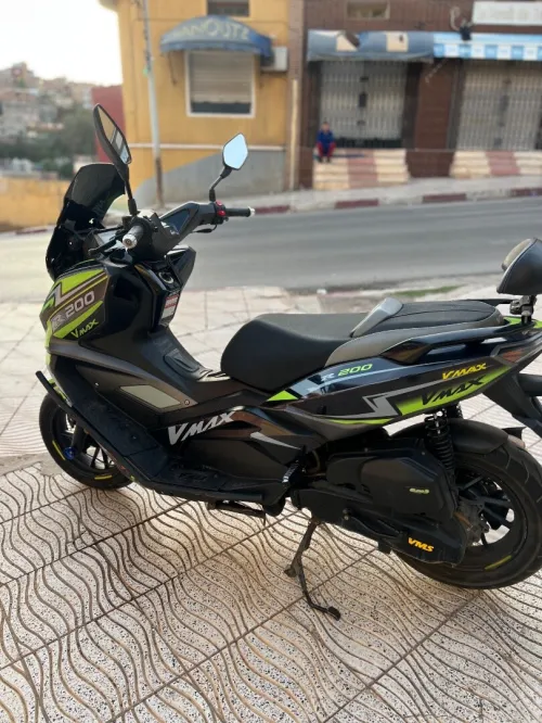 Vmax 200cc 2023