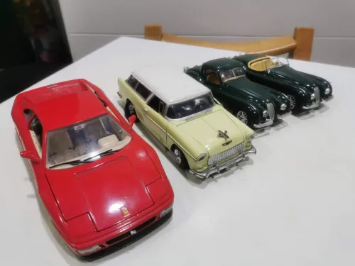 Miniatures Burago italy échelle 1/18 et 1/24 etat 10/10 à 9/10
