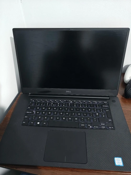 Dell XPS 15 7590 GTX 1650 8/256