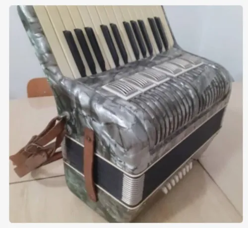 Accordeon toute neuf venu de france
