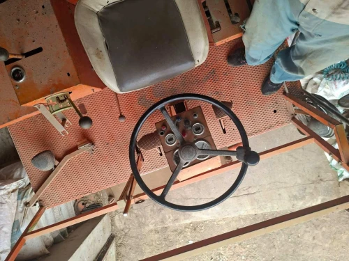 A VENDRE:  MOISSONEUSE  ( saba neuve   ) , TRACTEUR somica sur cale   , REMORQUE A BENNE