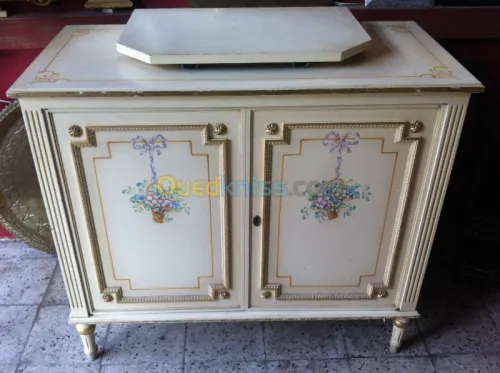 Meuble TV style Louis XVI
